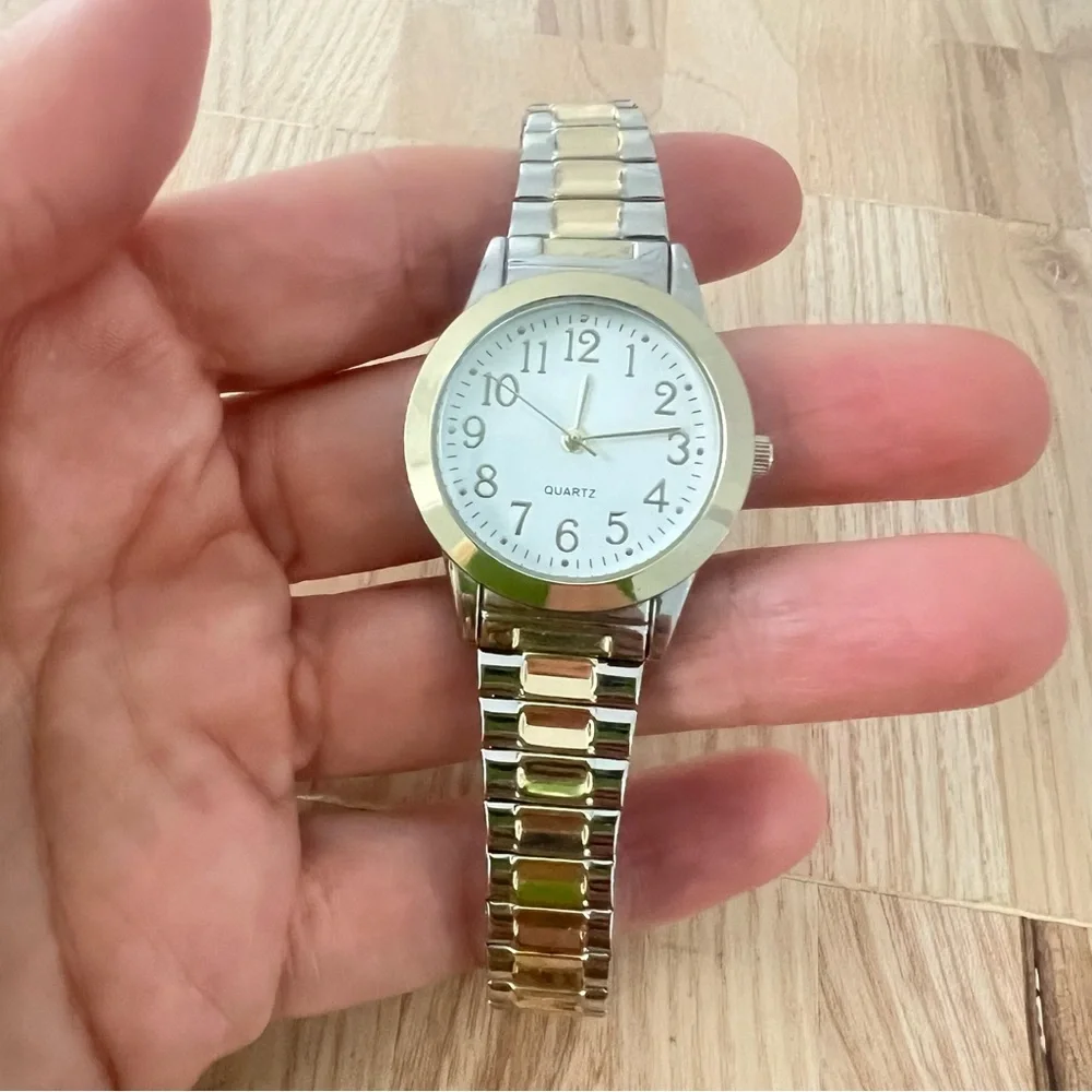 Unbranded ladies two toned classic bracelet watch NEW BATTERY